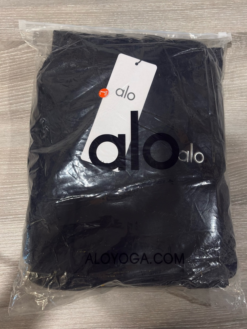 ALO Yoga Men’s Black Hoodie & Joggers Set - Picture 4 of 4